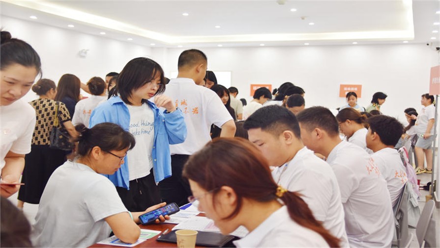 商贸校园 等你绽放｜长沙现代商贸学校新学期开学纪实
