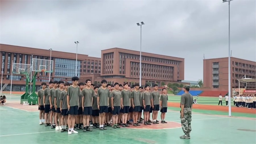 【班级风采】一位硬核班主任，一个奋进班集体——2522班