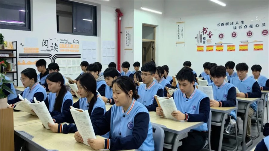 书香班级风采| 计算机应用 2327 班：墨香润匠心，阅读启新程